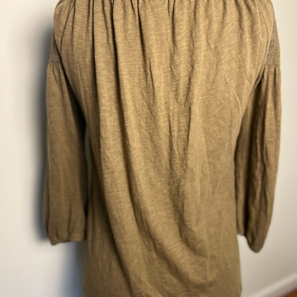 Anthropologie Akemi + Kin gold sequin peasant top size small - Picture 5 of 7